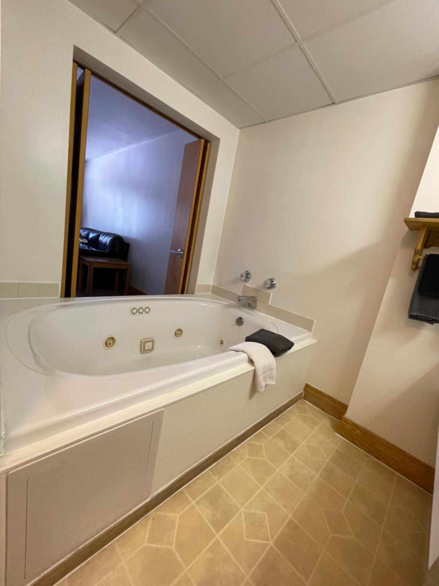 Ausable Valley Inn Mio Εξωτερικό φωτογραφία